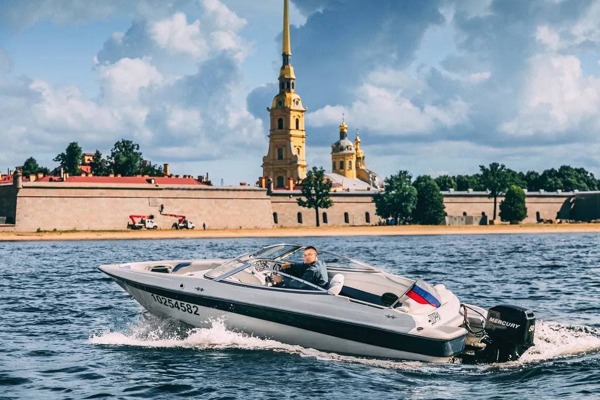 Аренда катера Дори в Санкт-Петербурге